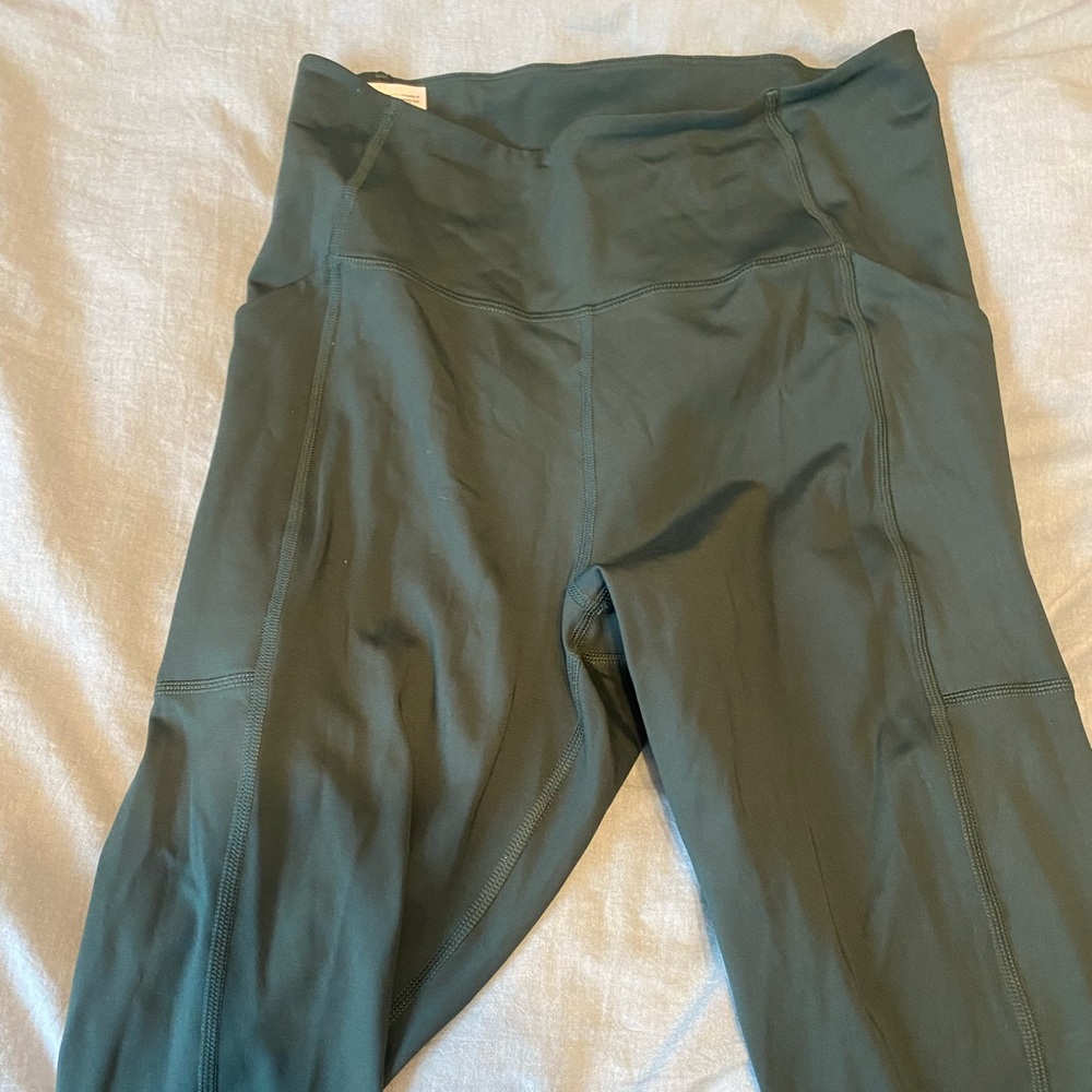 Girlfriend army green leggings -3/4 and pockets - only worn once!